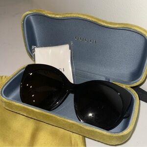 ⭐️ Gucci Cat Sunglasses